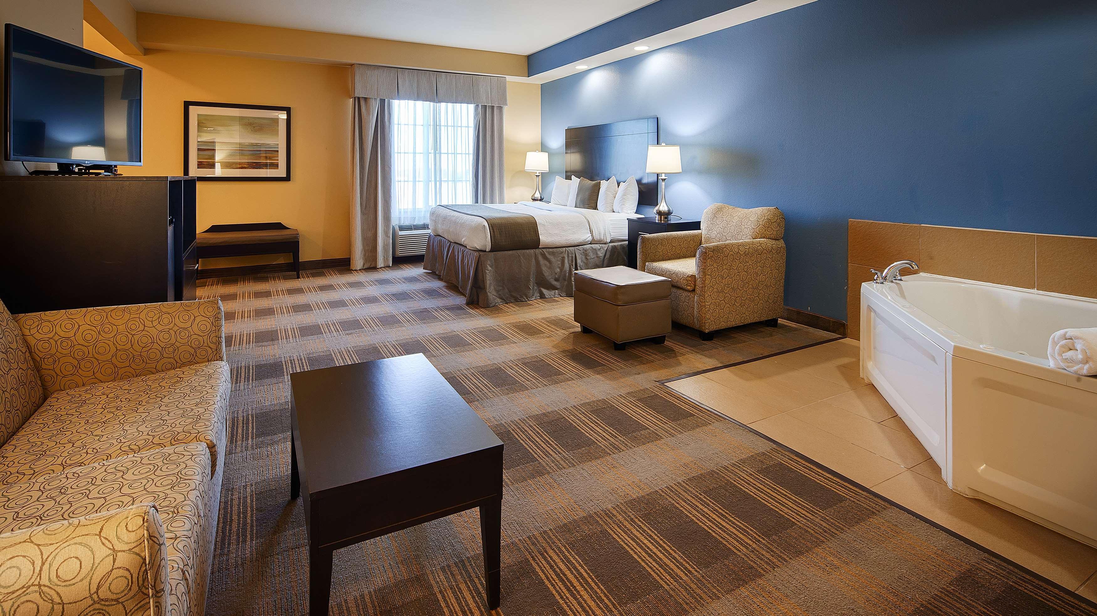 Best Western Plus Fort Worth Forest Hill Inn & Suites Exterior photo