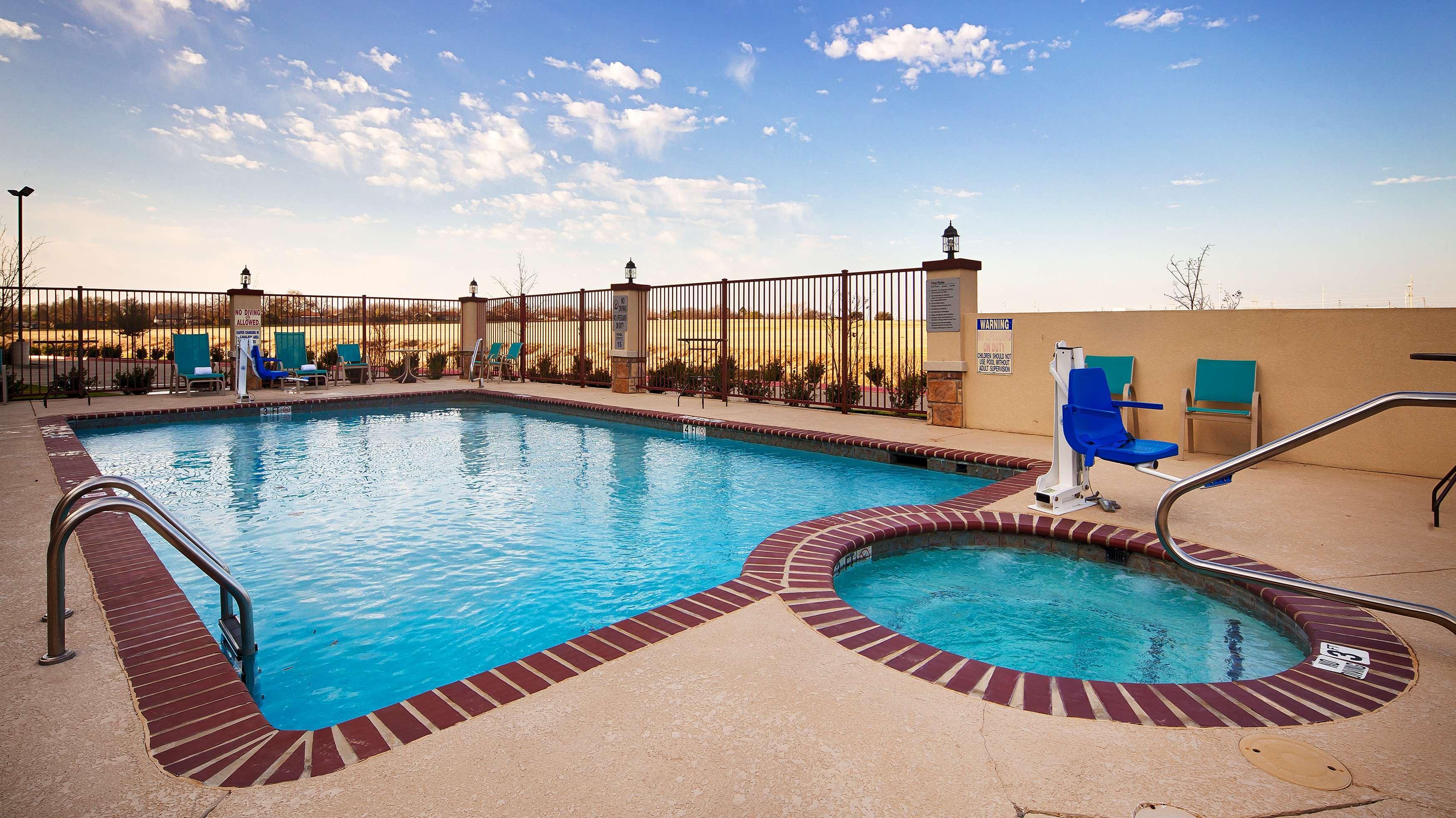 Best Western Plus Fort Worth Forest Hill Inn & Suites Exterior photo